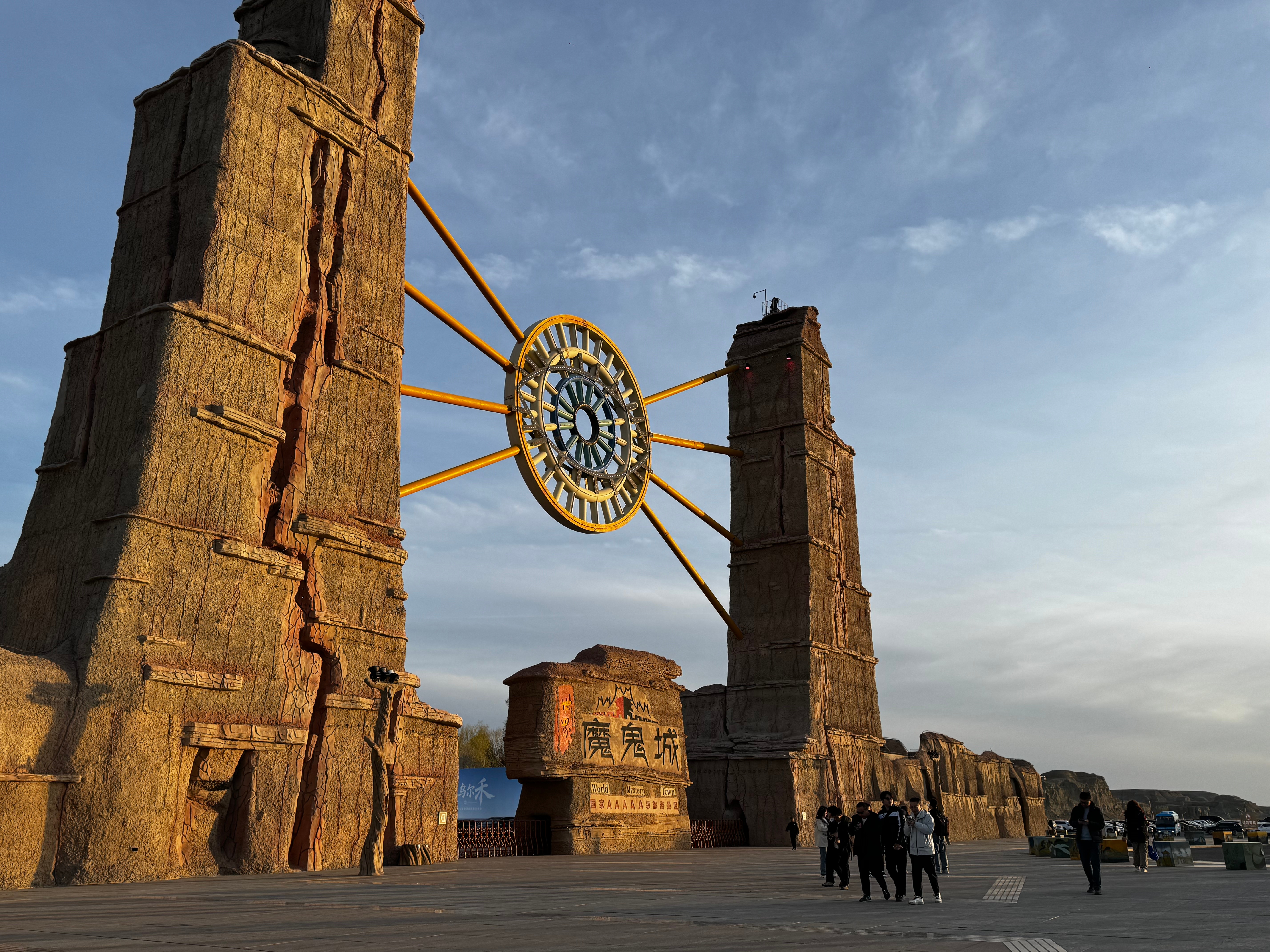 告诉我他在新疆魔鬼城吃了这个？？？ 