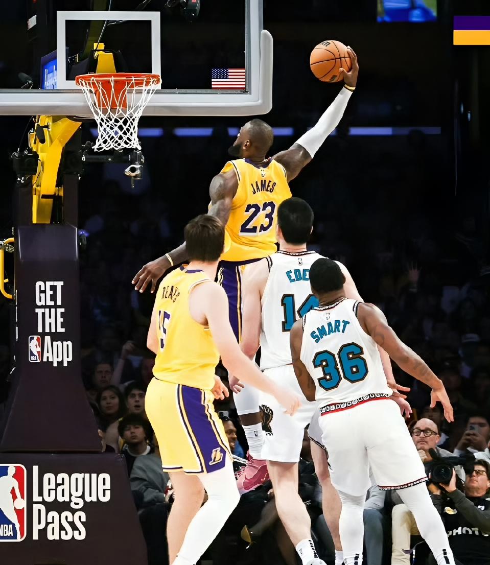 来到西部之后，被詹姆斯打散的球队也有两支。

生涯前15个赛季，詹姆斯盘踞东部联