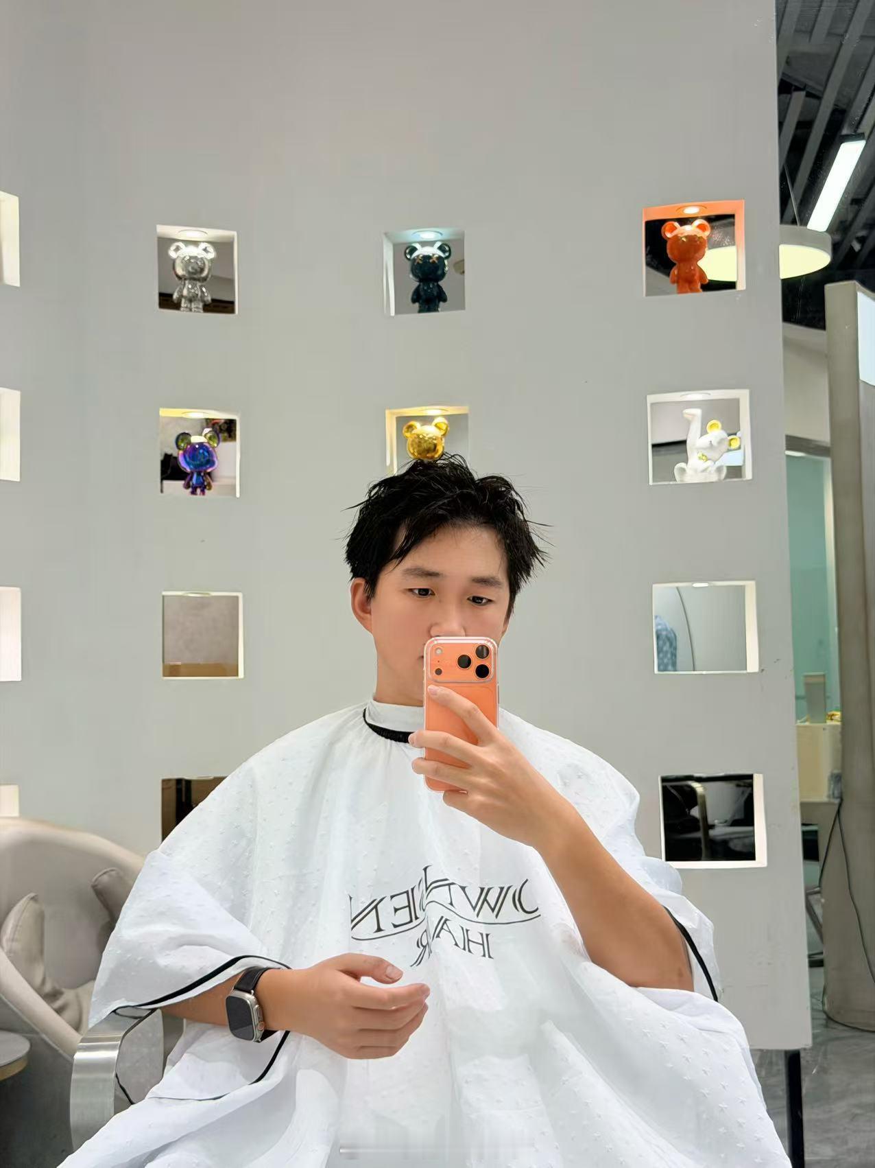 刚洗脑袋的时候坐在按摩椅上一按，屁股疼，什么情况？我也没闲着呀[无聊][无聊] 