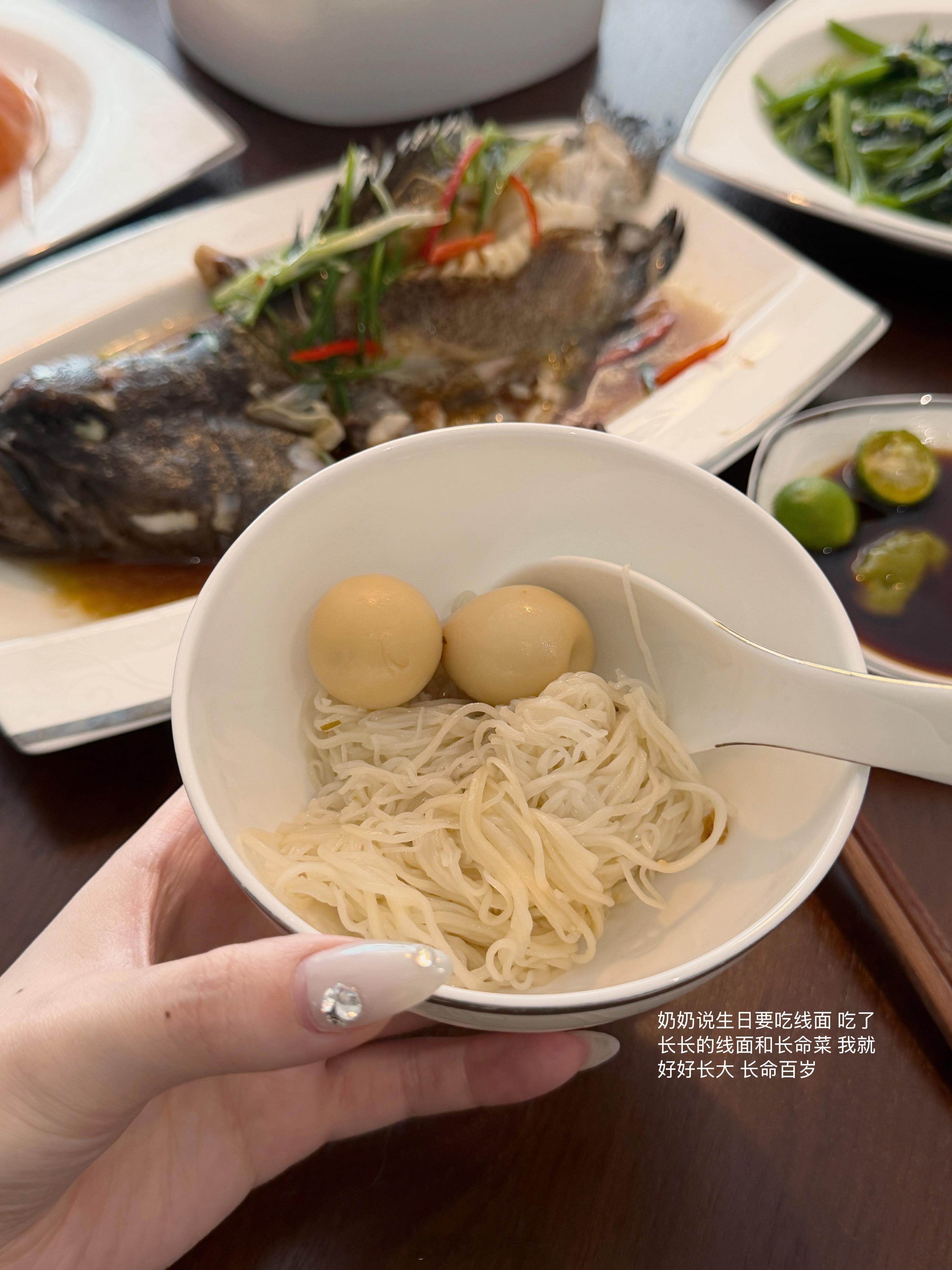 农历七月十九老谢催促我从厦门回家 选一个喜欢的餐厅他请客。于是非常勉强地想了几家