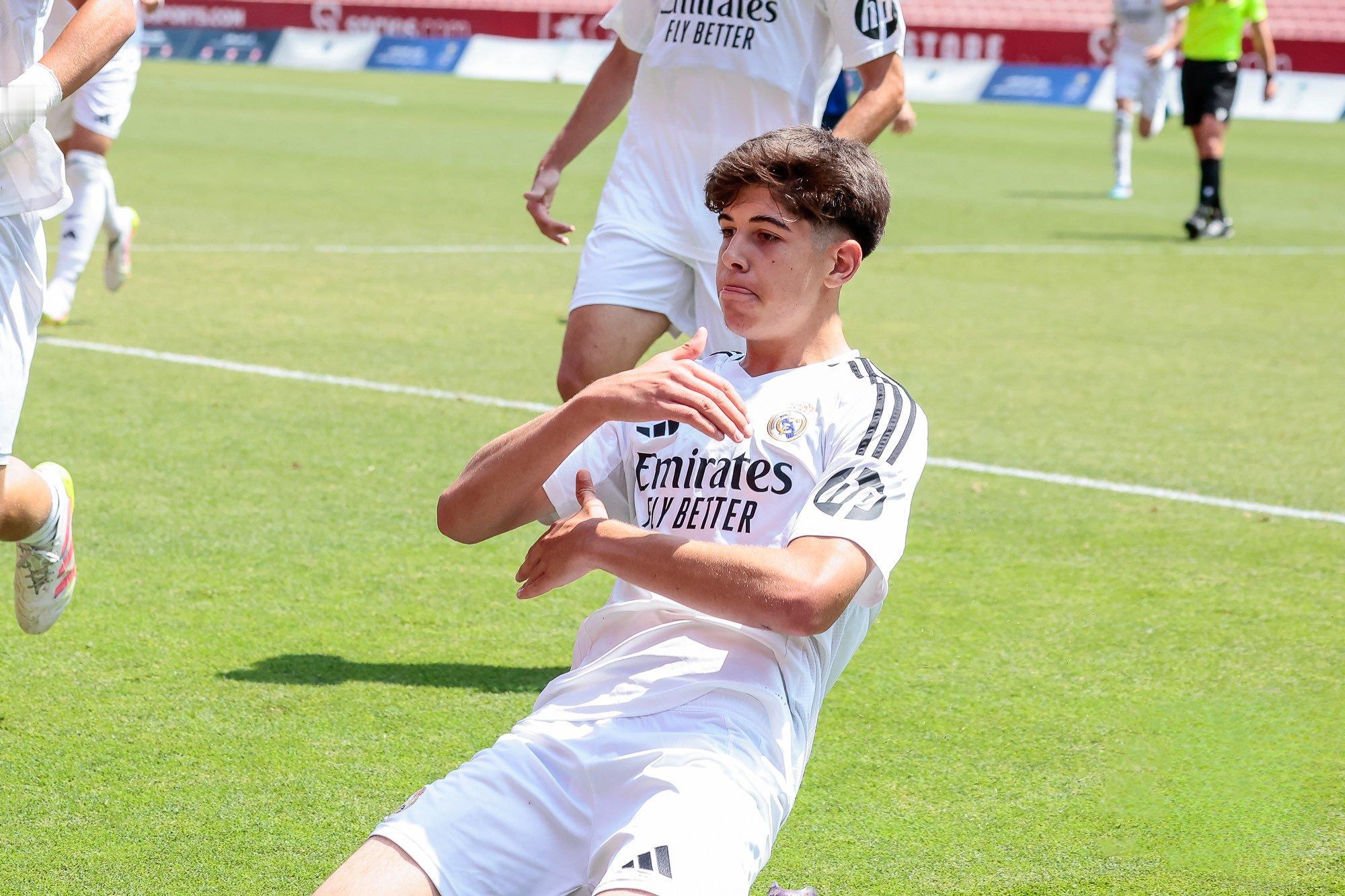 皇马 阿斯:❗️巴伦·布加林，被视为拉法布里卡最大的天才球员，目前正与巴西队进行