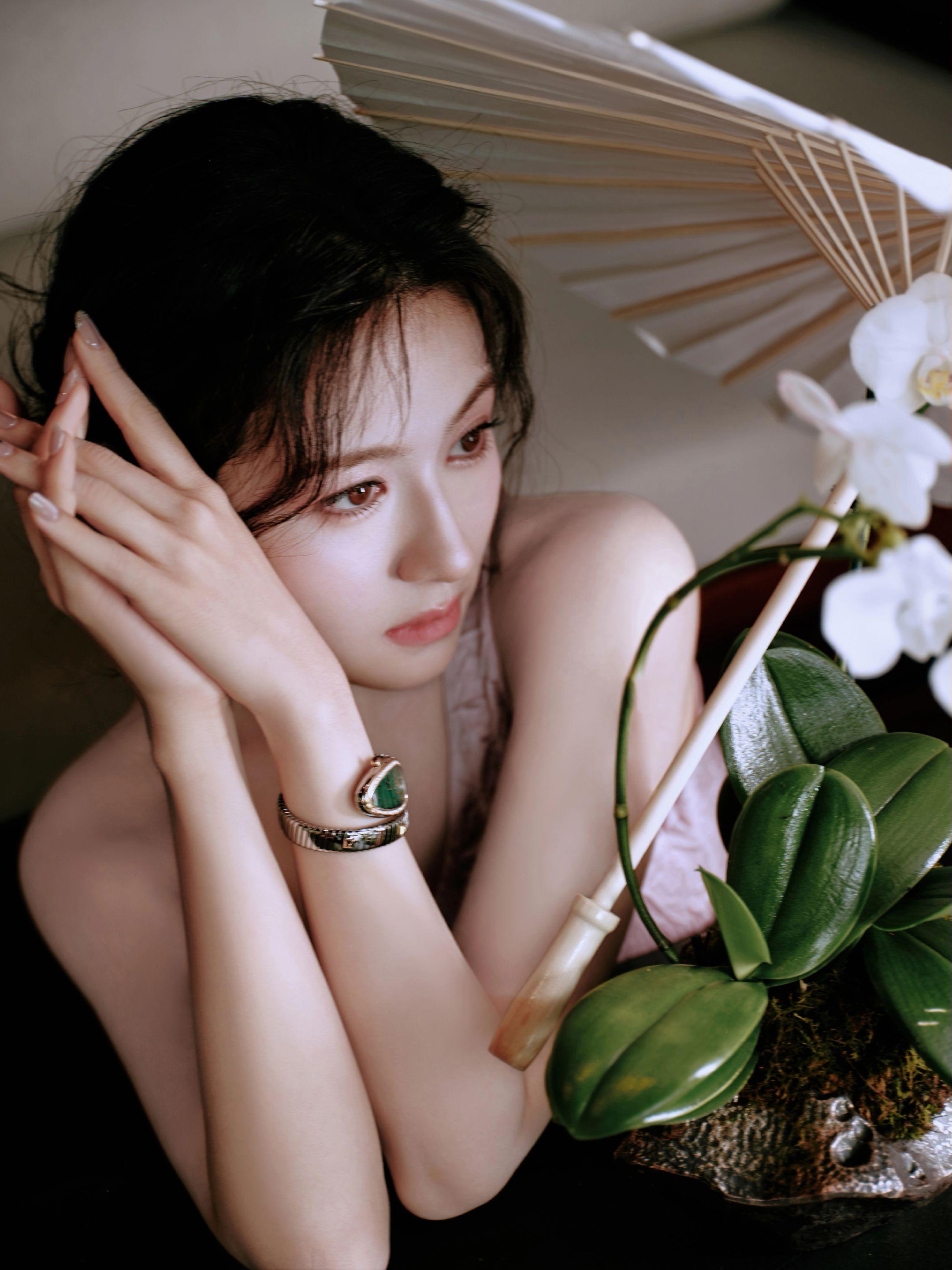 妹妹真的好适合穿这种，以后能不能试试多穿旗袍，这可是妹妹的优势