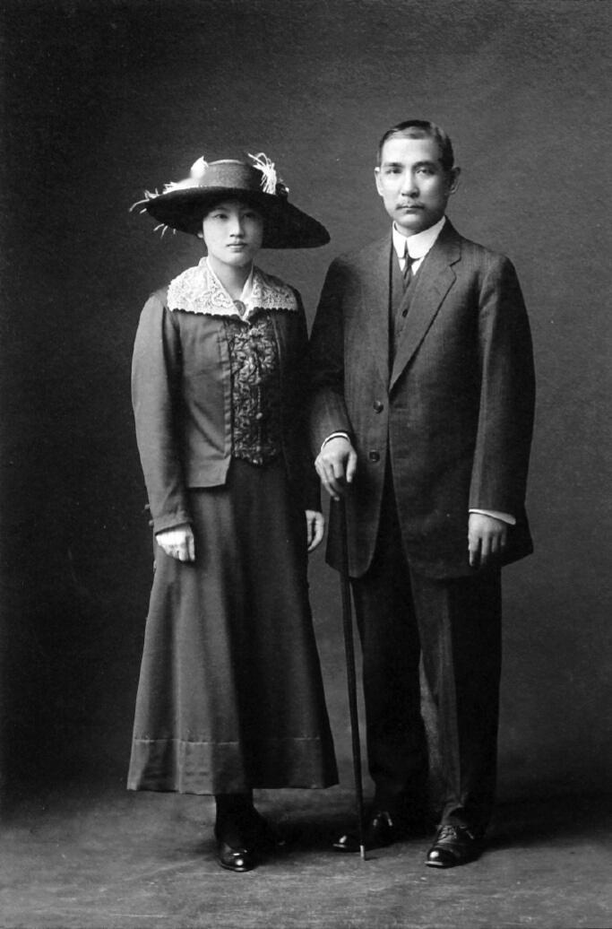 1866年11月12日，孙中山先生出生于广东香山