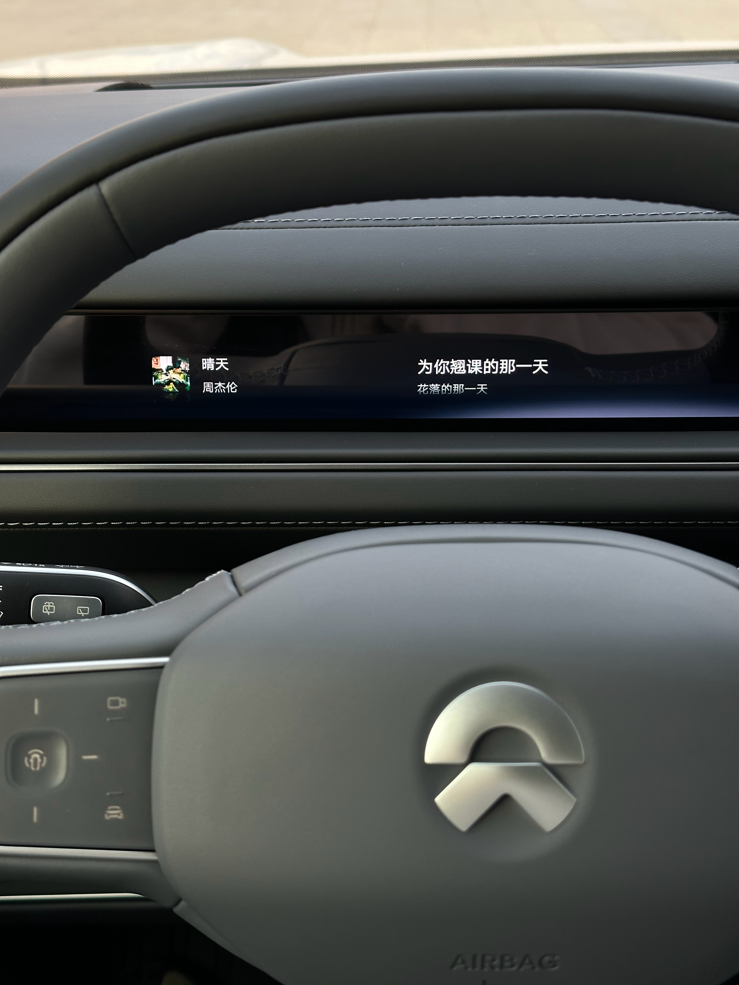 现在开车听的那些流行歌曲真的不耐听……隔几天就要听周杰伦来洗洗耳朵有没有人跟我一