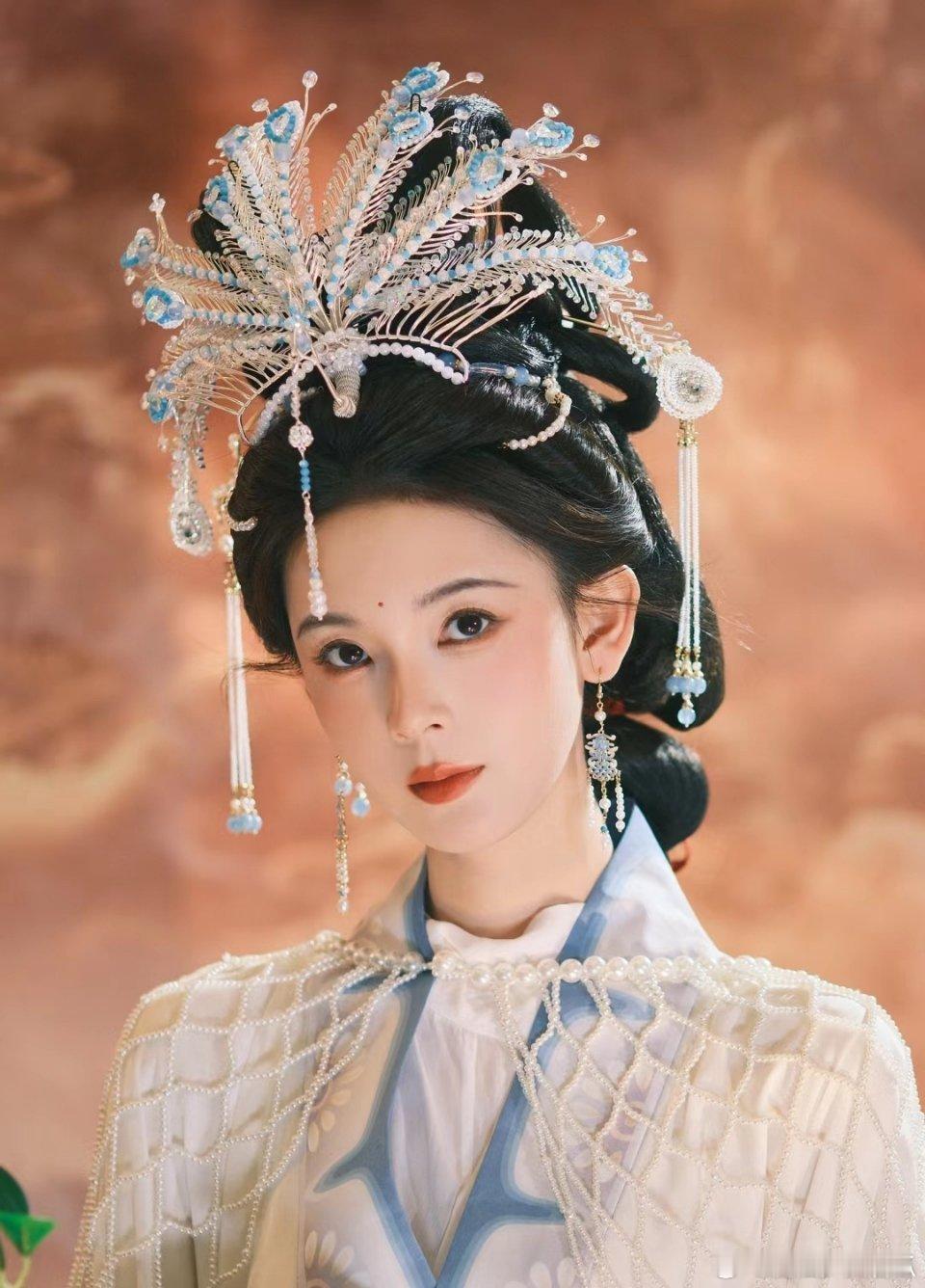 陈瑶这套妆造真的好有《西游记》里面那种古典美女的感觉 ​​​