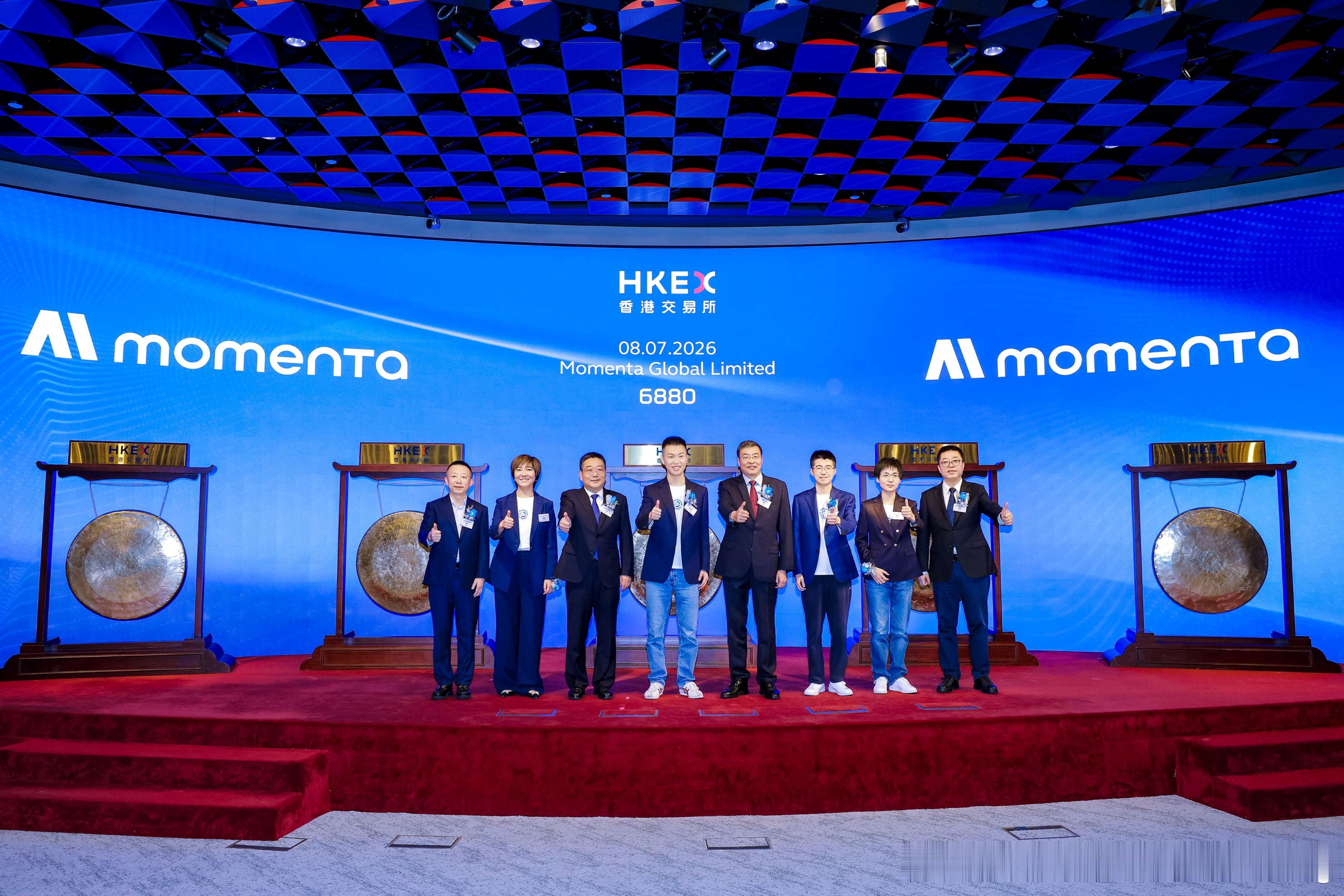 全球领先的物理AI公司Momenta正式在香港联合交易所主板挂牌上市（股票代码：