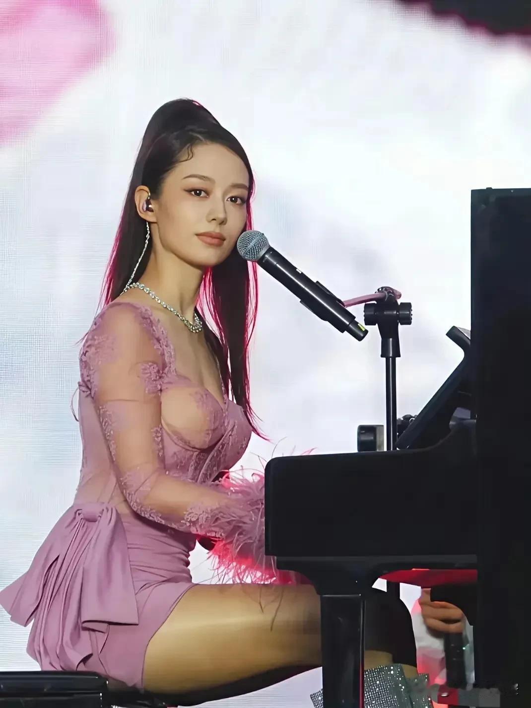 吉娜的身材优势也太强了吧！