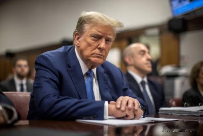 美国民调机构拉斯穆森做了一份民调显示，49%被调查者选择特朗普，44%的选择现副