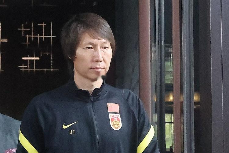 李铁被判20年 我给铁子规划一下，刨去前面蹲了2年，实际只要18年，表现好减个几