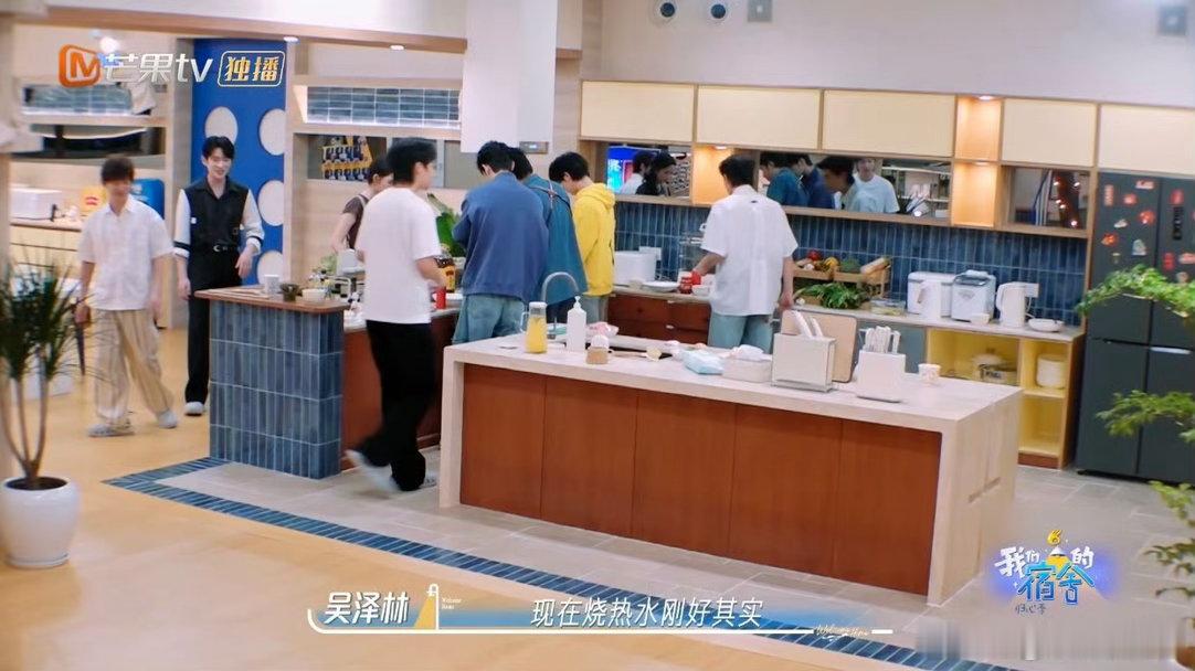 丁程鑫一撒娇吴泽林秒妥协我们的宿舍没有强势的要求，只是软软地表达心愿，吴泽林便爽
