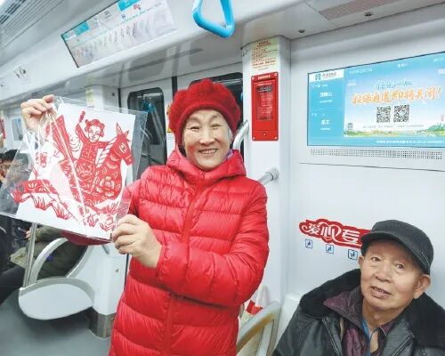 三条轨道交通新线路开通 市领导与市民代表共乘地铁 优化提升服务体验 便利市民群众出行