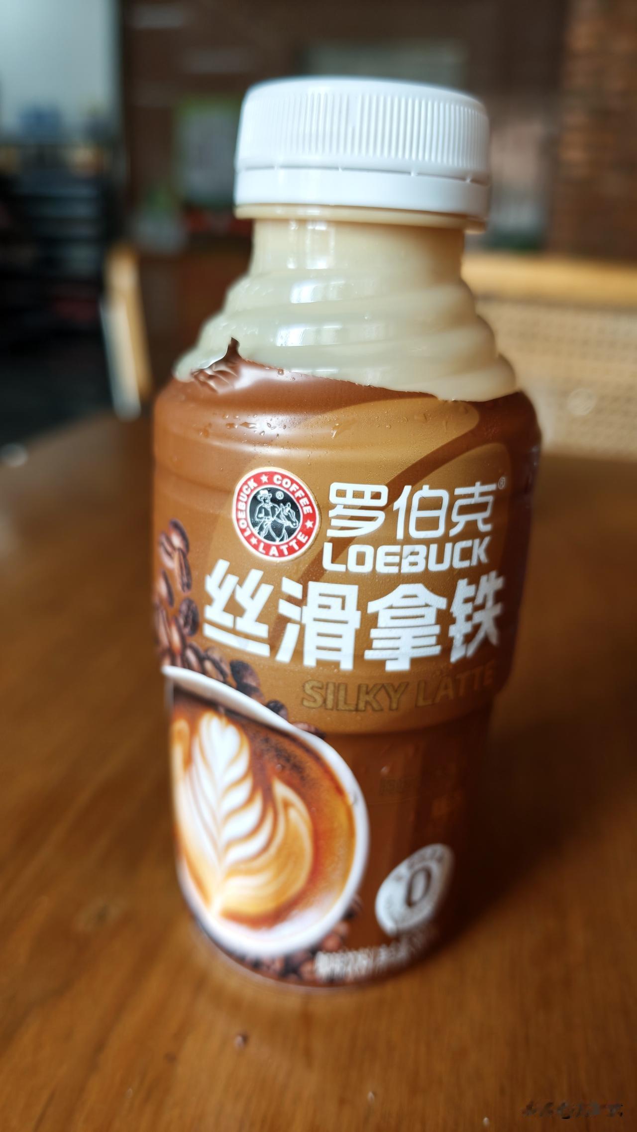 走遍各种连锁零食店中，找寻纯黑咖啡粉就是找不到，要么是三合一椰奶咖啡要么二合一似