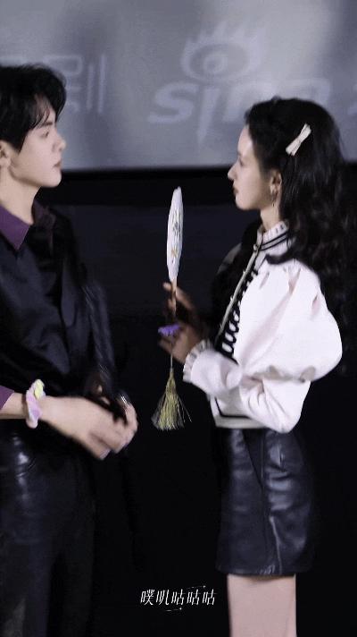 曾舜晞陈都灵互动五连拍曾舜晞陈都灵现场饭撒豹豹猫猫我出生了！五连拍甜度直接拉满，