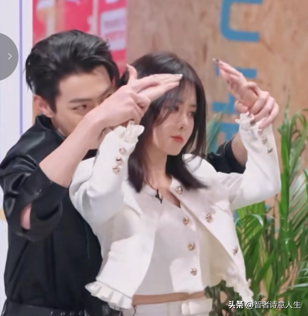 许凯和谭松韵的CP感绝了！在彼此所有搭档里都超有火花，这部剧更是许凯近年最出圈的