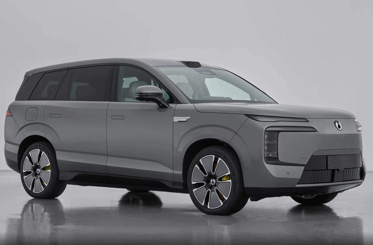 比亚迪推重磅大六座豪华SUV！腾势N8L开启预售，仅31.98万起
家人们，比亚