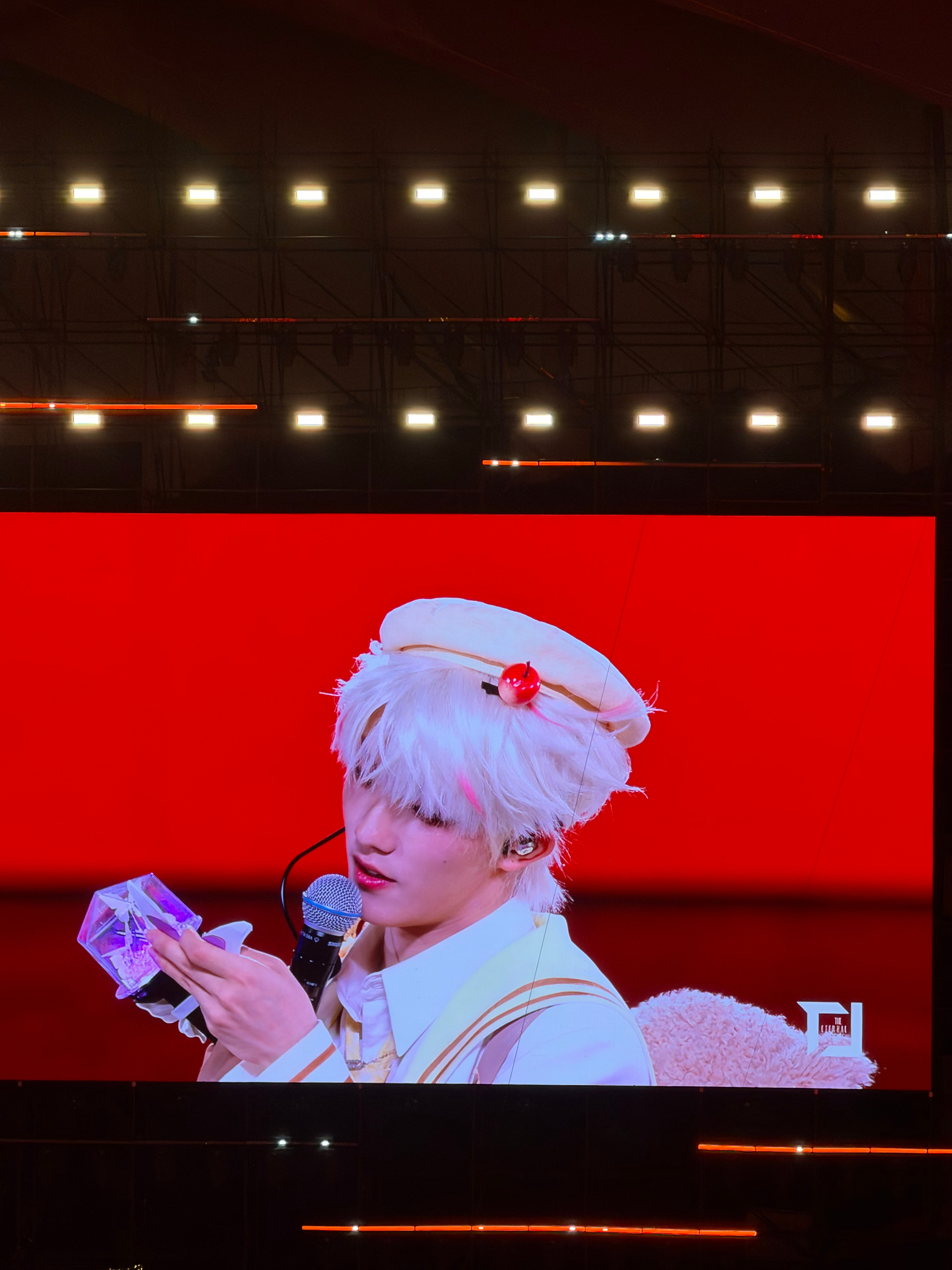 头上还顶了一颗小苹果🍎 苏新皓摸镜子ending