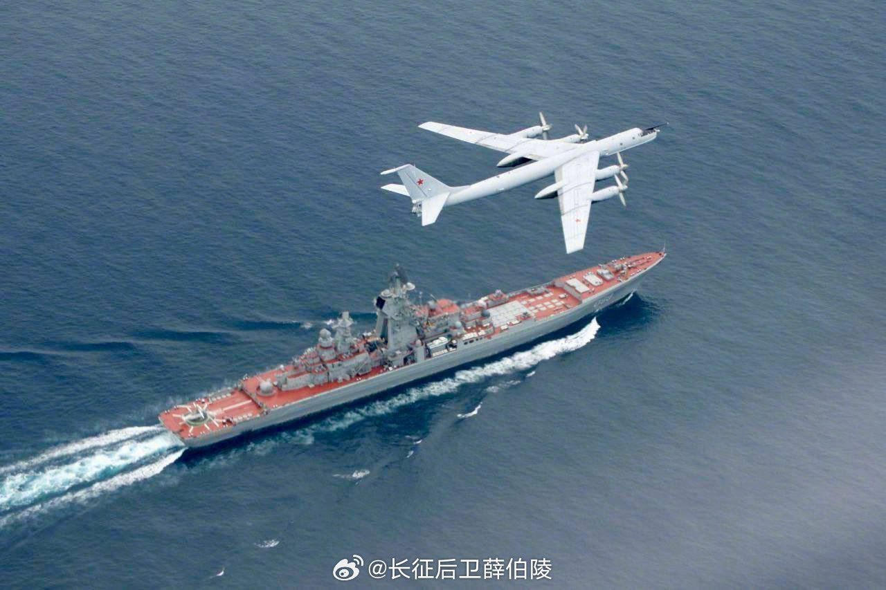 彼得大帝号重型导弹巡洋舰和图-142。海洋强国路