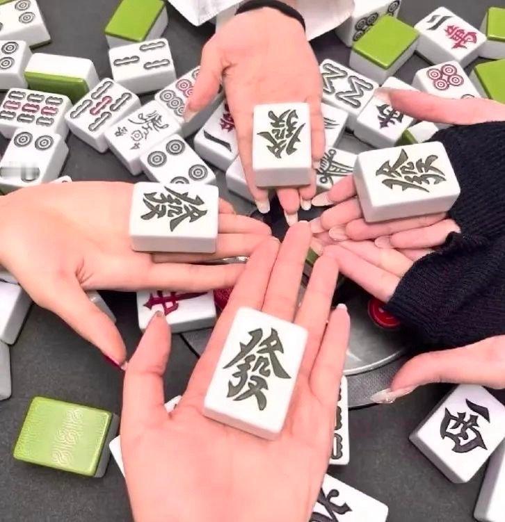 ᐝ💸 ⑉ 〰ɴɪᴄᴇ ᴅᴀʏ໌້ᮨ如果快乐太难，那就祝我们腰缠万贯 ​​​