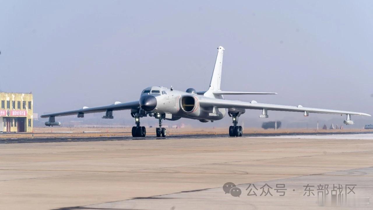 东部空军的轰6J ​​​