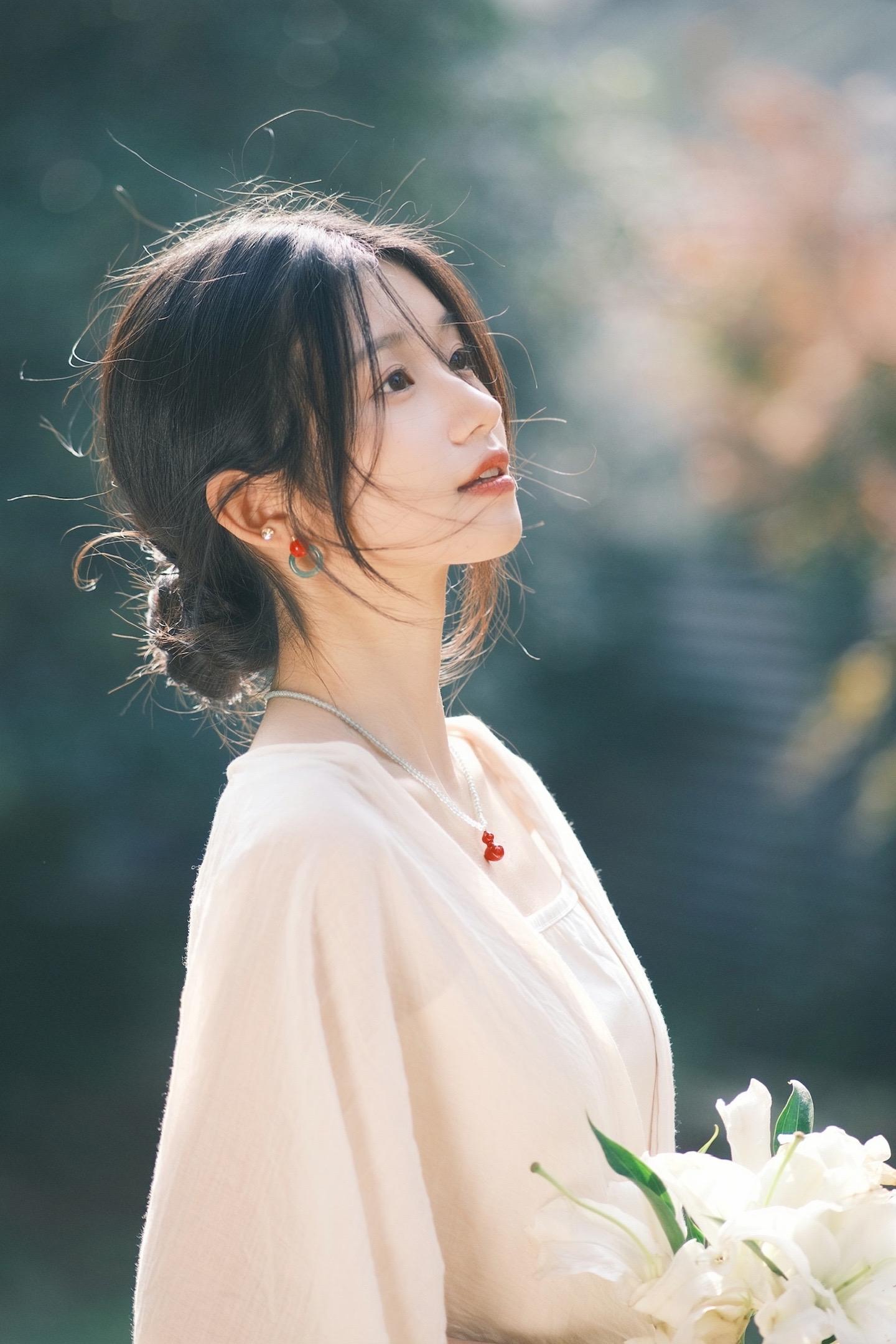 不冷。