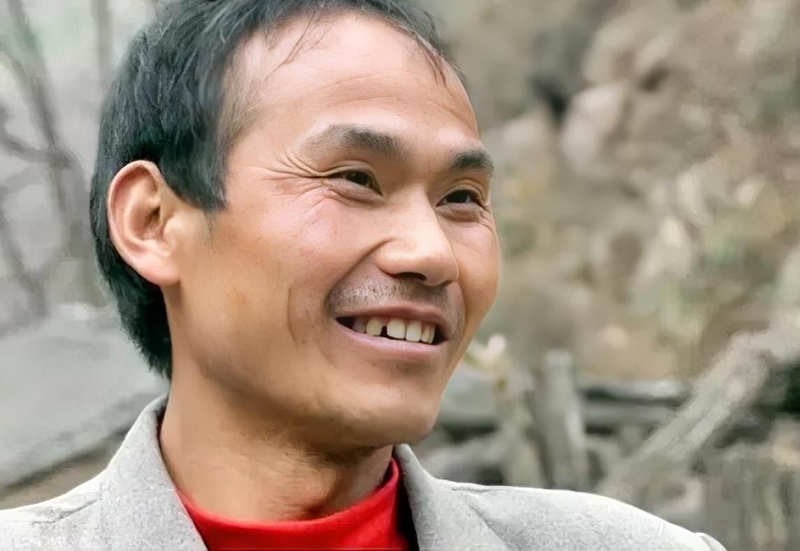 2012年，在山村执教22年的优秀教师，在亲吻精神疾病的妻子后离开家，直到警察从