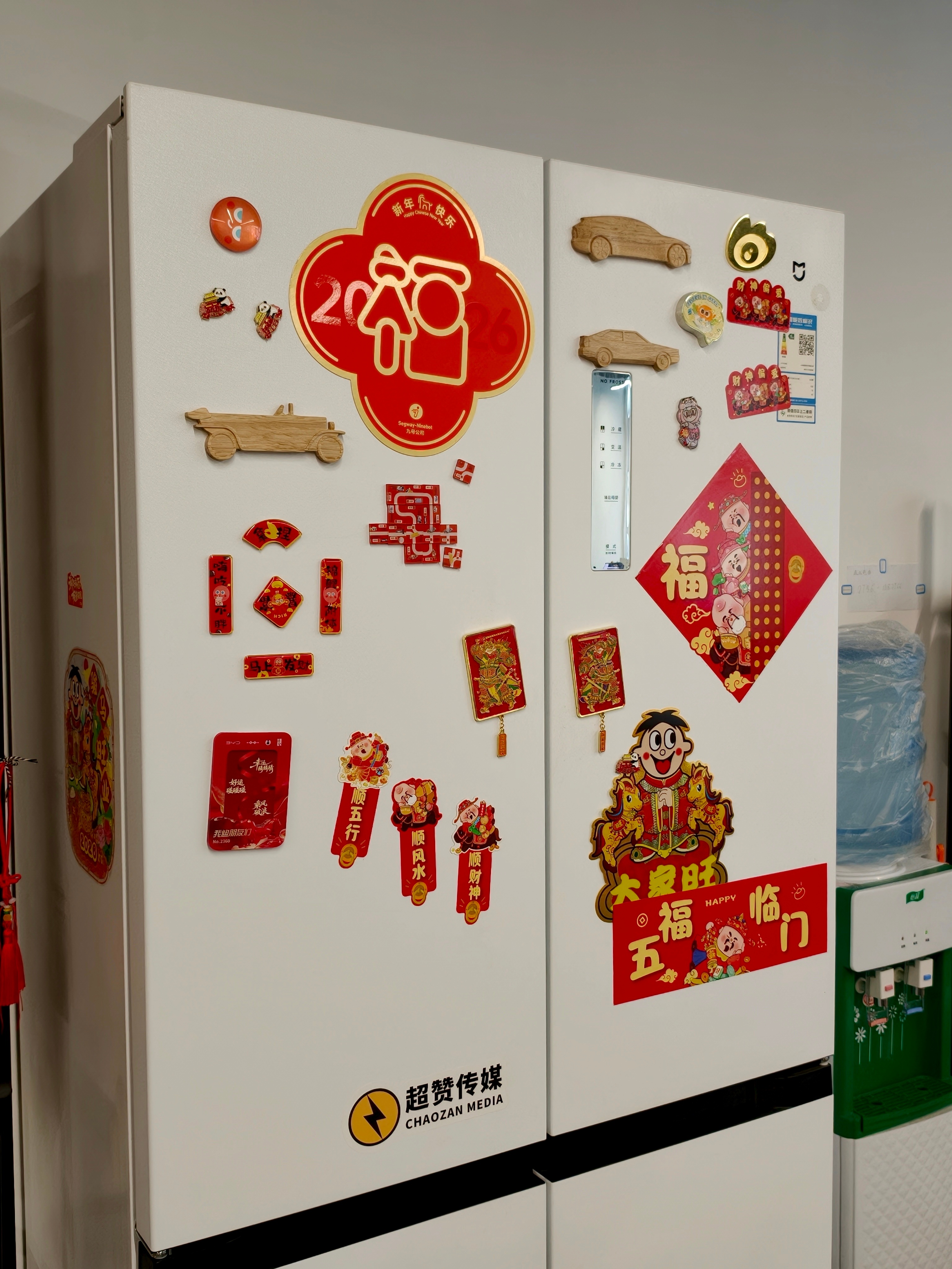 看了一下我们公司的冰箱竟然是小米 的这大容量把家搬过来都装得下哈哈哈我对小米真的