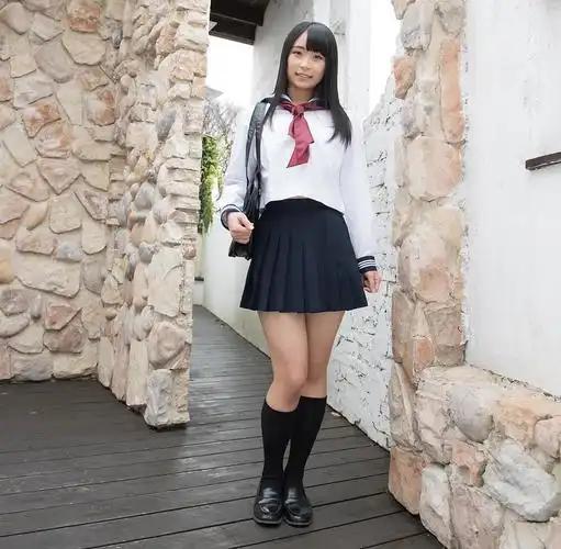 最长的裙子打最狠的架，称霸日本当大姐大。
 
如果你穿越到上世纪八九十年代的日本