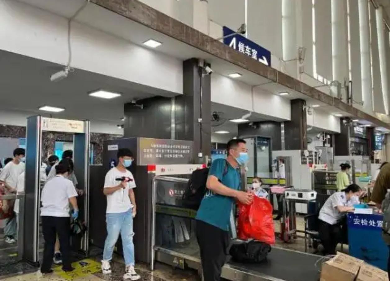 长沙火车站端午“加车”了！21趟始发临客即将上线，假期出行看这里

端午节临近，