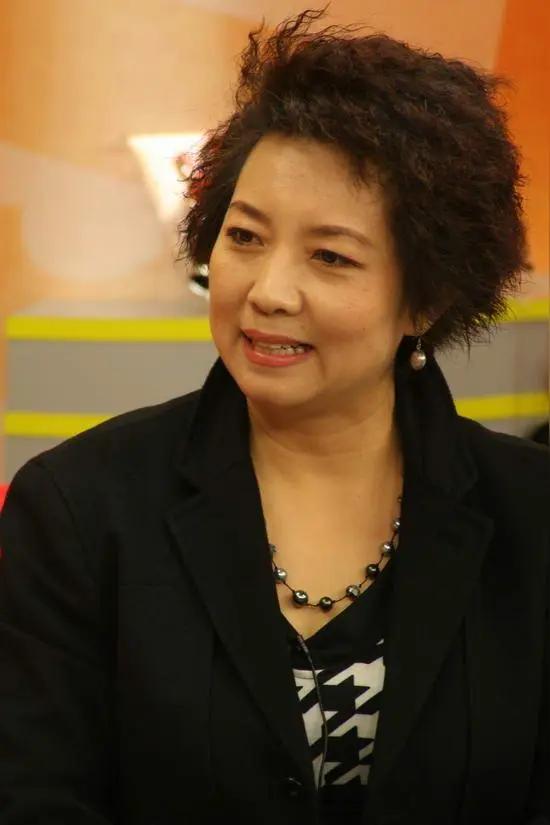 王铎：唐师曾的夫人王淳华，也是一位知名度很高的纪录片大导演。与唐离婚二十多年之后