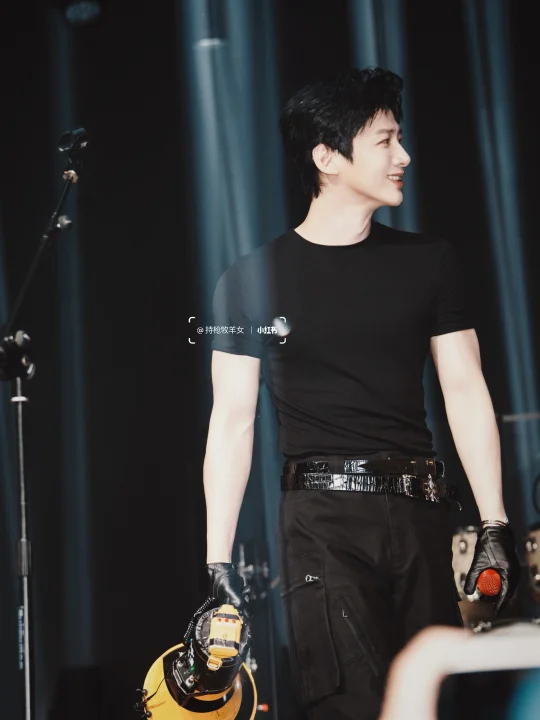 今晚拍的白敬亭📸每一张都好爽 好难选首图