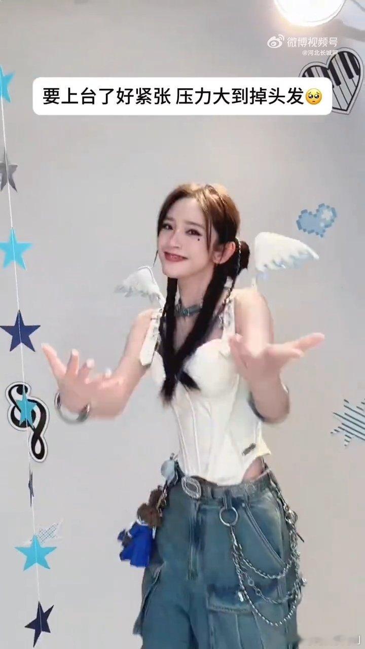 唐艺昕二公小恶魔四公小天使唐艺昕小恶魔和小天使造型 唐艺昕这个萌，二公是小恶魔，