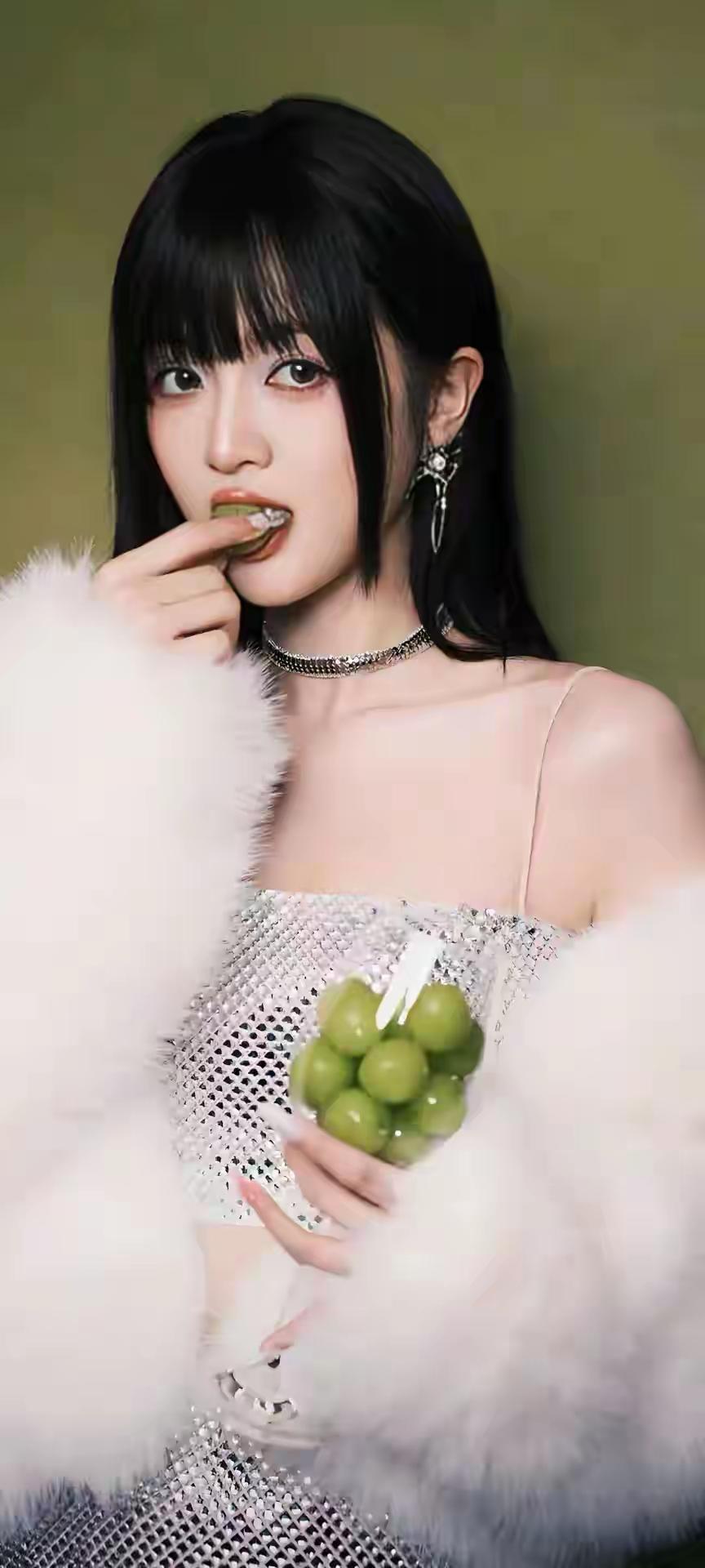 吴宣仪你更喜欢古代还是现代 我认为现代