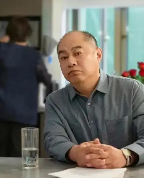 演员赵君离婚22年，前妻嫁给杜淳父亲，如今他60多岁依旧单身
说起赵君，年轻观众