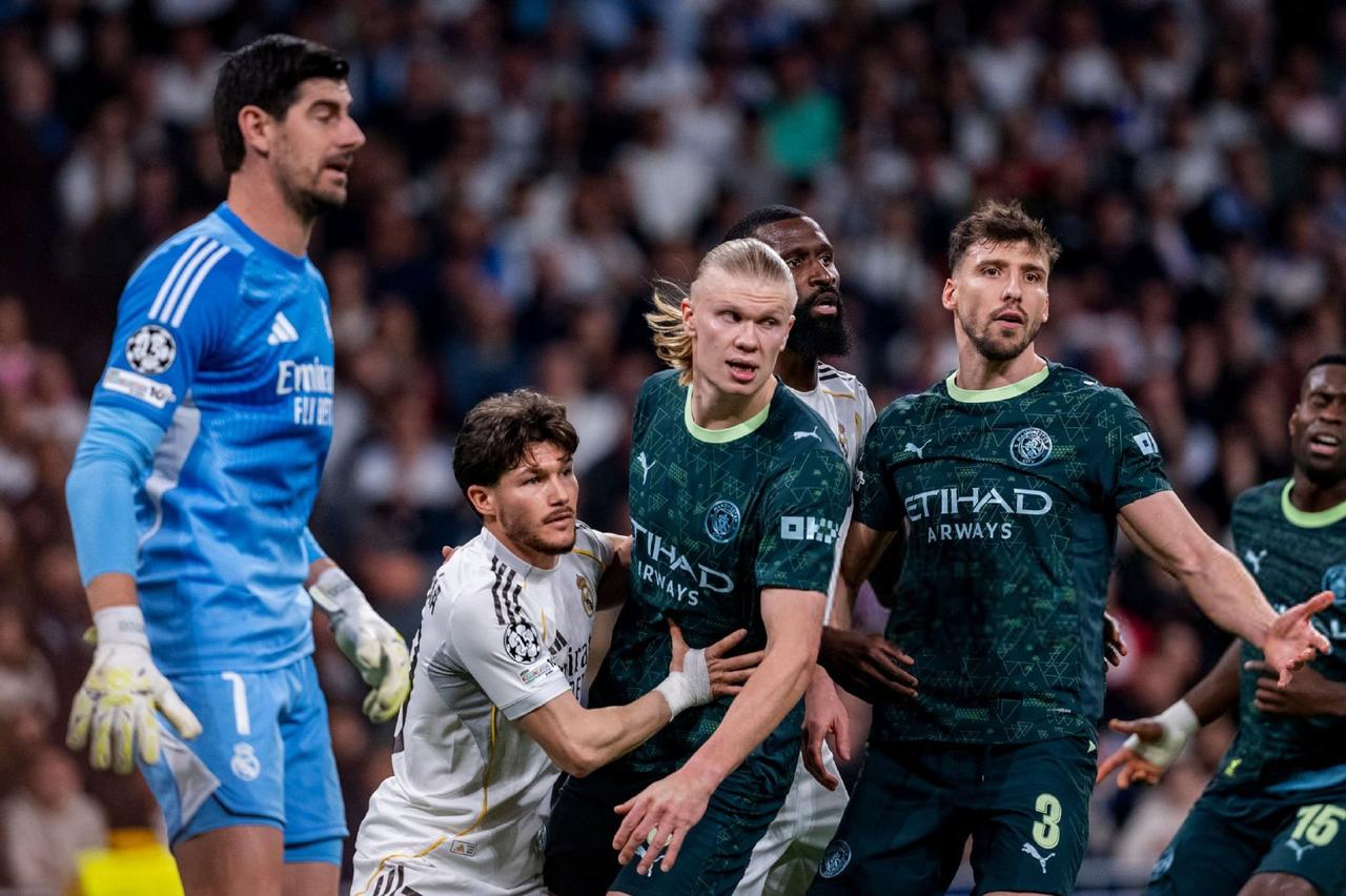 在曼城0-3输给皇马的欧冠淘汰赛中，哈兰德的表现，只能用平淡来形容。全场仅19次