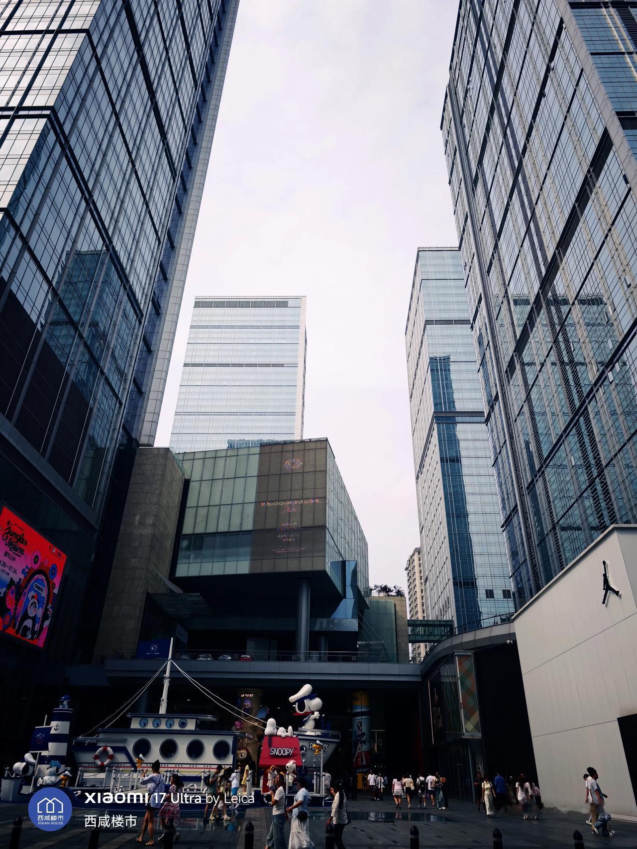 成都街景随手拍，著名的太古里和美女如云的春熙路。