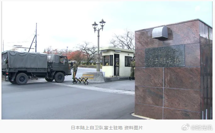 日自卫队员全裸上街被停职4个月一名24岁陆士长多次全裸上街徘徊，因公然猥亵被捕，