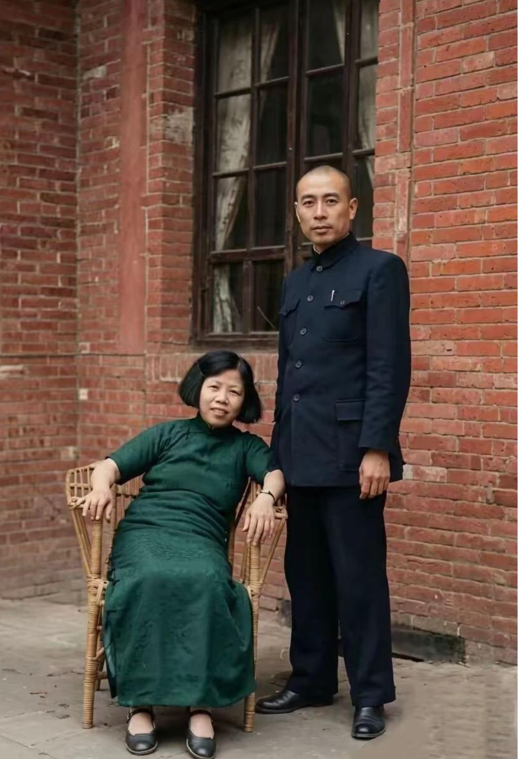 五官优越的人，可以驾驭任何发型，即便把头发剃光了来看，这张照片里的男主角仍然非常