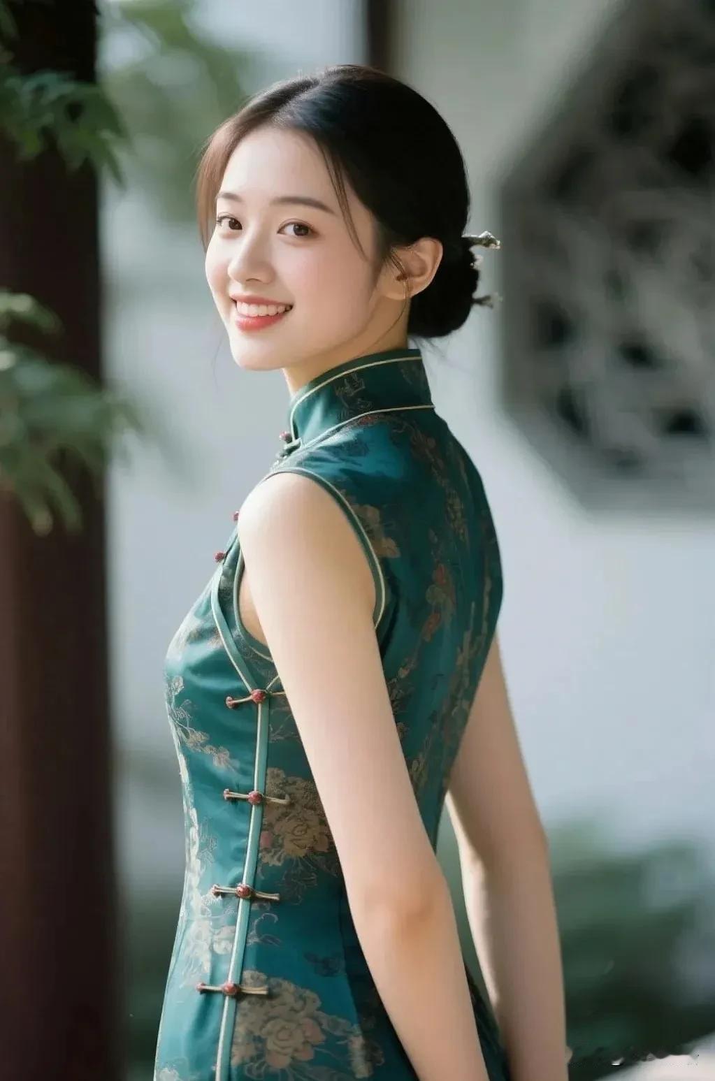 作家李敖说：
“中年女人是最容易被勾引的，她跟老公的肢体接触，已经属于左手摸右手
