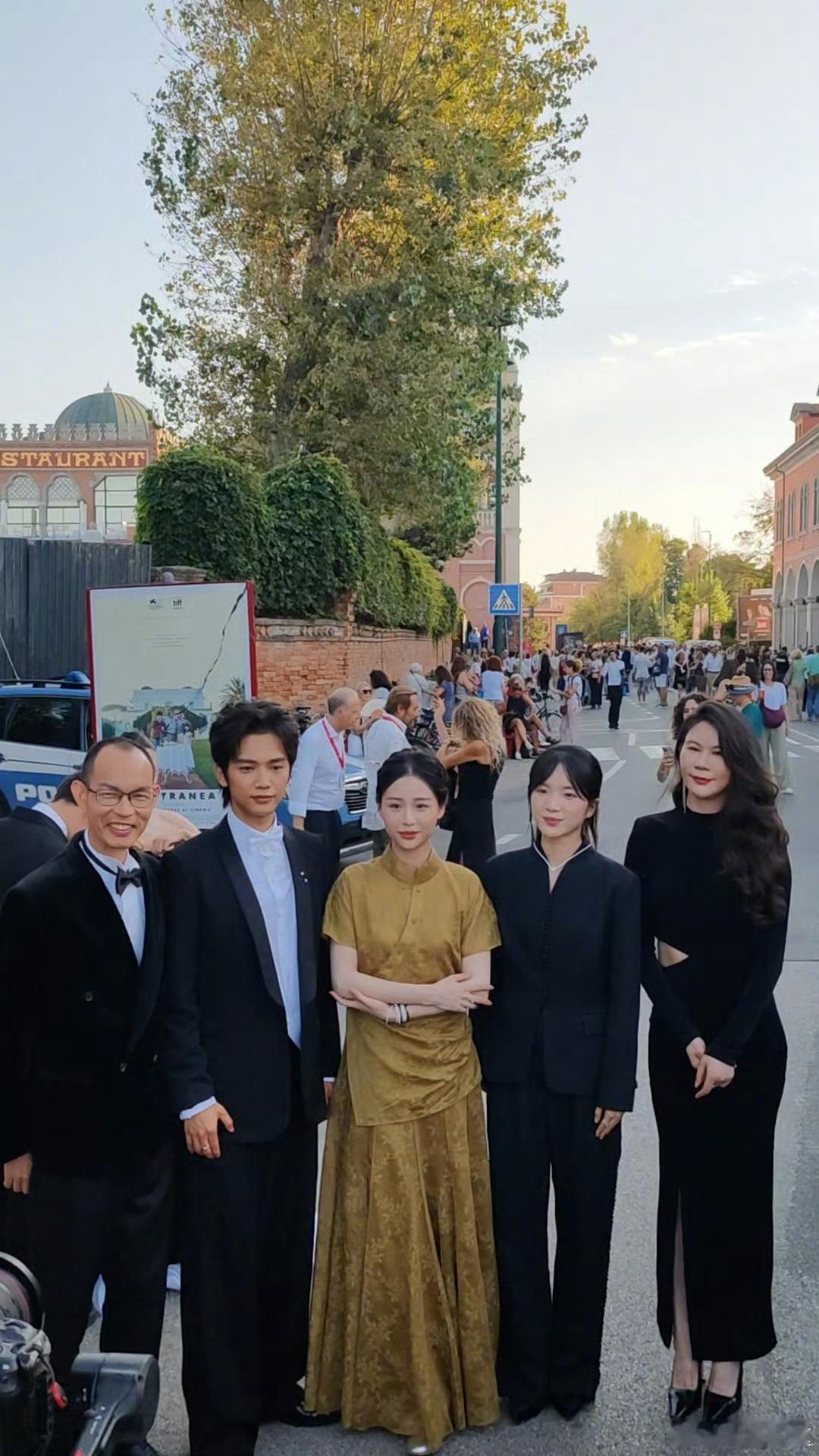 电影《给阿嬷的情书》剧组主创蓝鸿春导演、演员李思潼、王彦桐、王晓慧、制片人郑萱轩