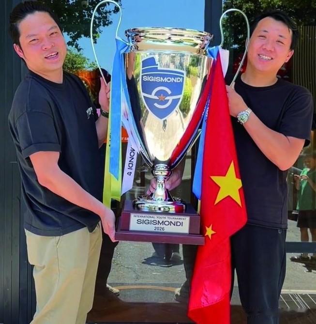 一个冠军，却因为没钱，连奖杯都拿不回来

董路率领U12夺得一个冠军，在国内正经