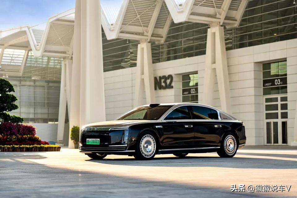看车牌号。
尊界S800