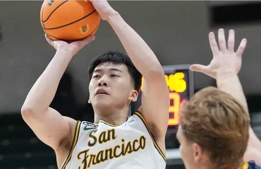 王俊杰坐稳首发：11+2三分回暖近6战4场上双 赵维伦又被DNP北京时间2月1日