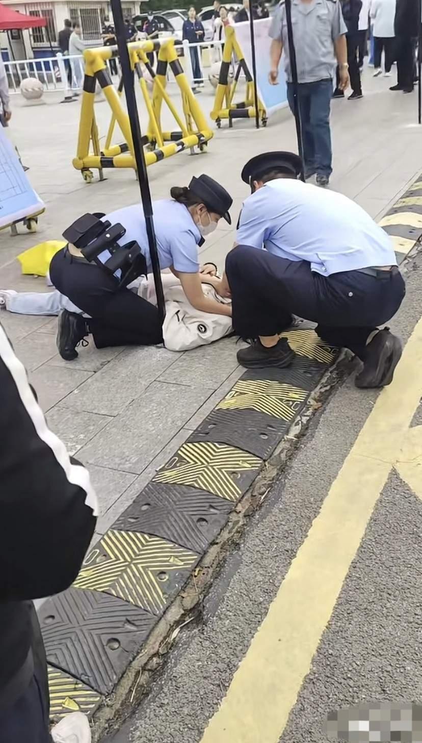 万万没想到，
有忘记带身份证的，有走错考场的，也有迟到了进不了考场的！但家长因为