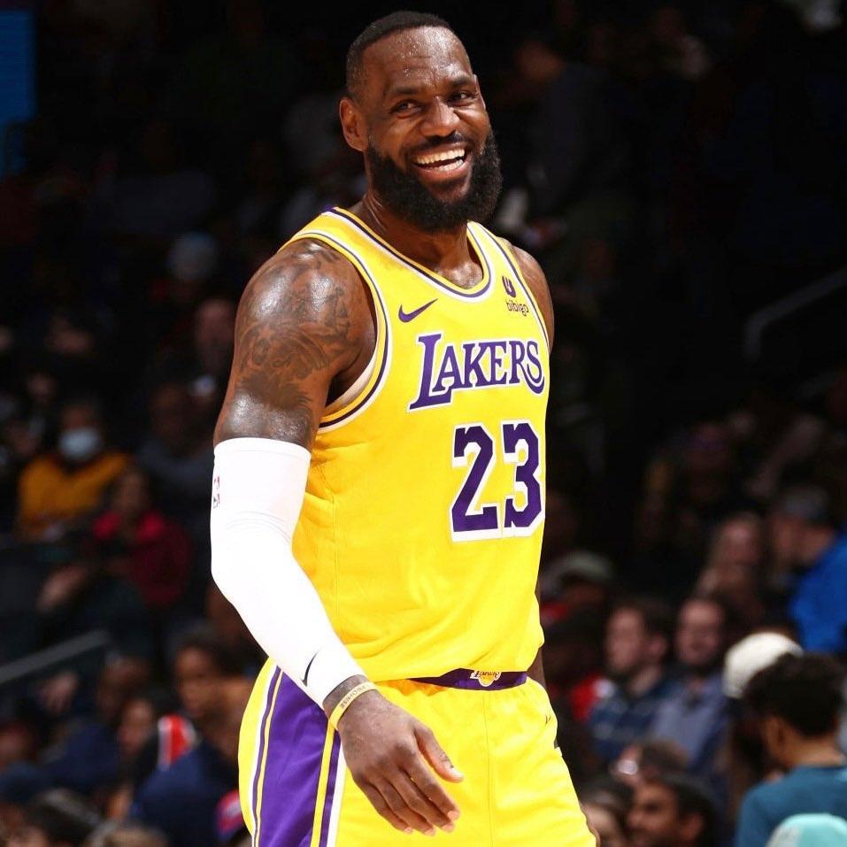 NBA历史统计榜前十下赛季哪些可能发生变动？
有一些老将，就是行走的“里程碑”。