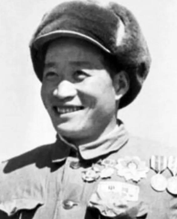 1964年，毛主席观看了京剧《奇袭白虎团》，严肃的问：“剧中严伟才确有其人吗？”