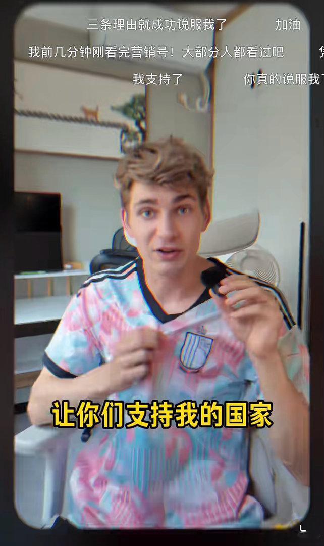 不看足球也被世界杯刷屏了不看球的我以后记住了比利时📸线下随处可见观赛人群，比利
