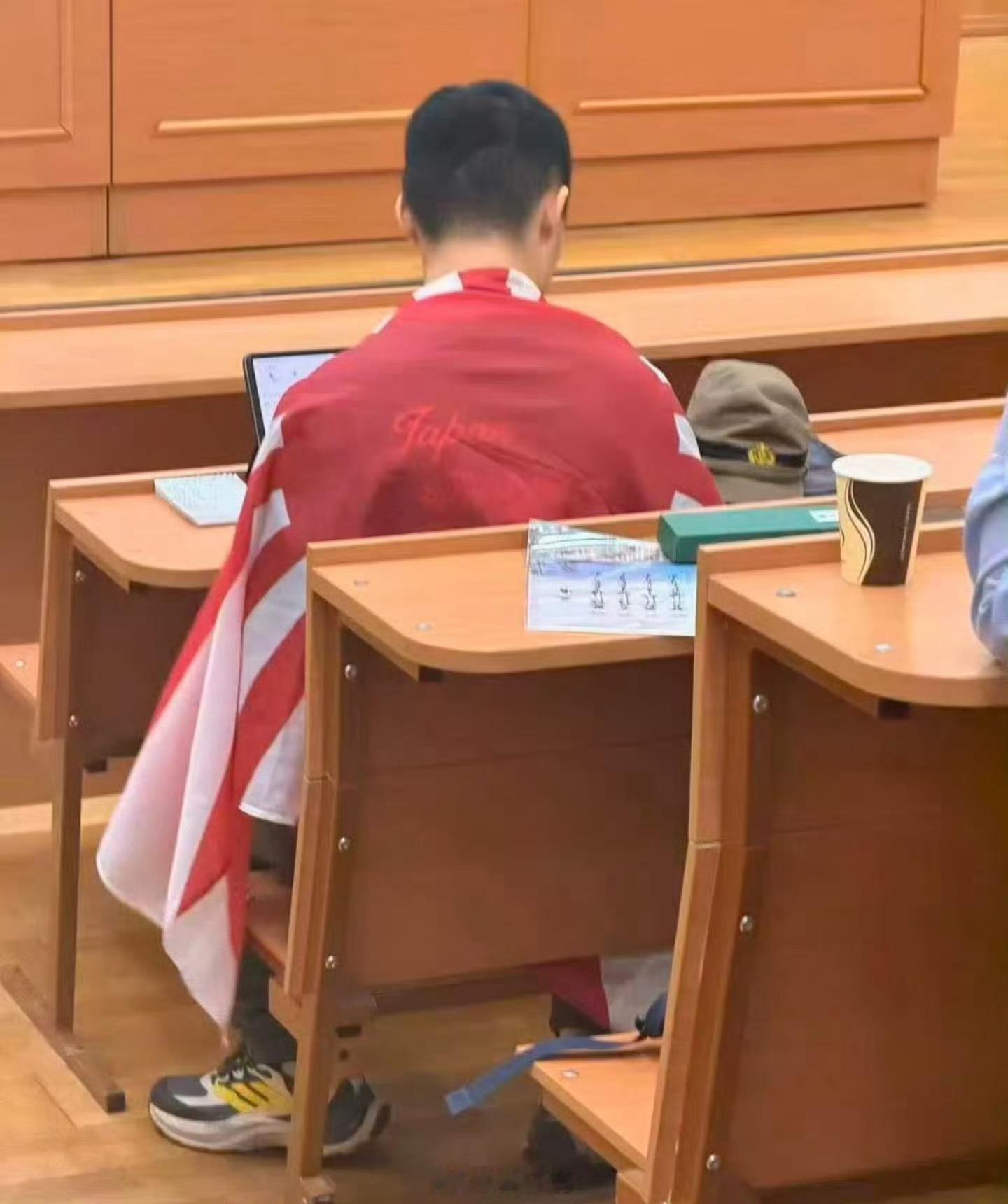 日剧Vivant抹黑中国卧槽，一下让我想起南京那个哥们了[裂开]自己是南京的还是