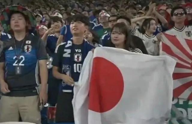 日本球迷诡辩：侮辱旭日旗等于侮辱全体日本人，韩国人没事找事。日本4-0赢了比赛，