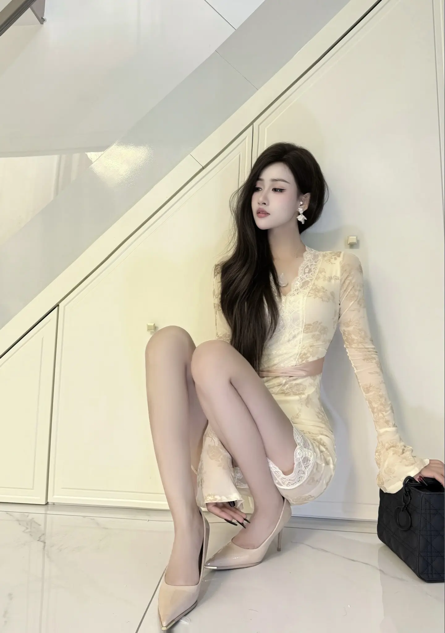 她的眉眼温柔似乡 杀向我的是过往泱泱