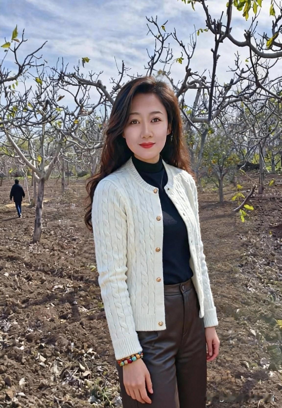 从前觉得远方很美，如今才懂，最美的风景就在身边：家里的烟火气，家人的欢声笑语，便